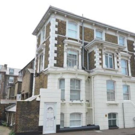 Charming Apartment In Deal Near The Beach & Town Exterior foto